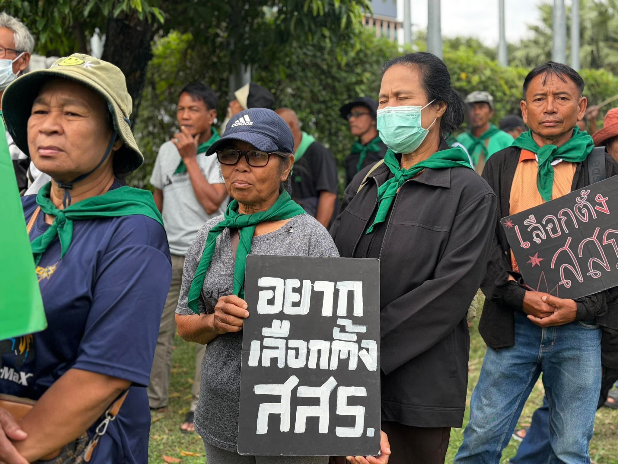 สมัชชาคนจนยื่นหนังสือเรียกร้องเลือกตั้ง สสร. โดยตรง